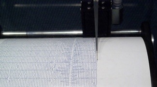seismograph-small.jpg seismograph-small.jpg
